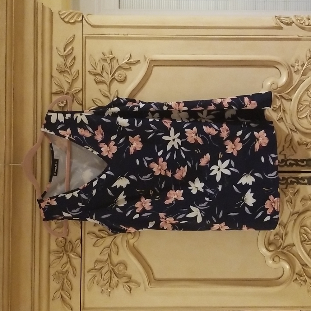 NWOT Sheilay floral sleeveless blouse